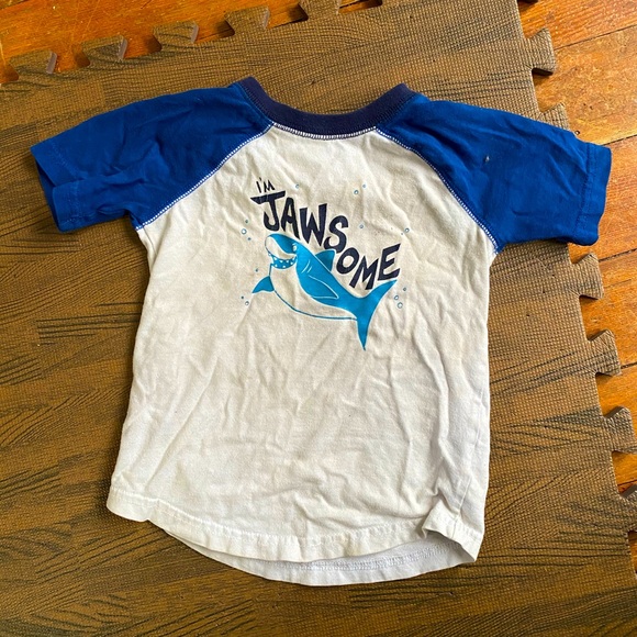 🌸3/10🌸 24 month shark shirt - Picture 1 of 2